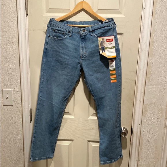 Wrangler Blue Regular Fit Jeans Classic Style. NEW - Picture 1 of 3